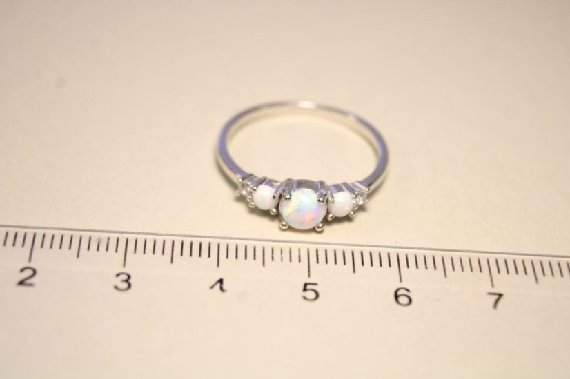Strieborný rhódiovaný prsteň s bielymi opálmi, číre zirkóny, veľkosť 57, 1,71g, 925/1000