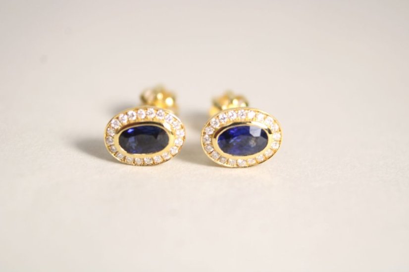 Zafírové a diamantové náušnice, žlté zlato, diamanty 0,10 ct, šrúbky, 1,80 g, 14K 585/1000