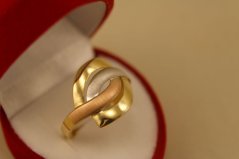 Prsteň- prepletený dizajn- lesklomatný- viacfarebné zlato- 14K