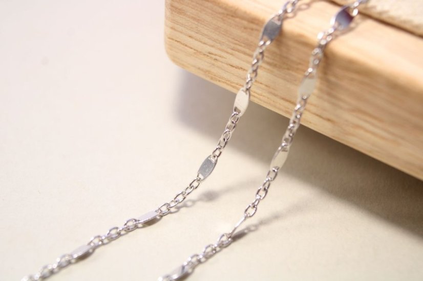 Retiazka- ovalné platničky- rhódiované striebro