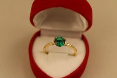 Prsteň- zelený zirkón- žlté zlato- 14 karátov