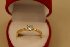 Prsteň- číry zirkón- žlté zlato- 14 karátov