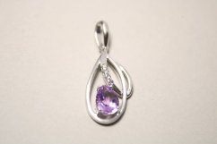 Prívesok- Ametyst-číre zirkóny-rhodium-striebro
