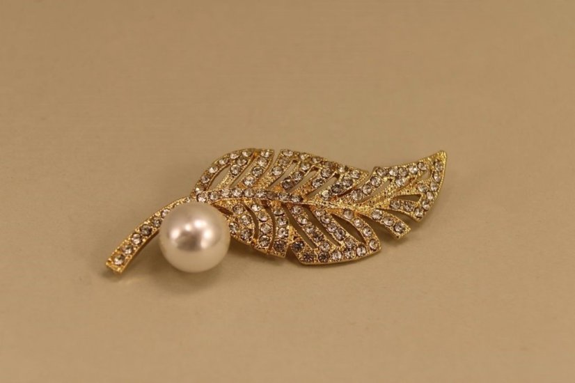 Brošňa pierko - biela syntetická perla - číre zirkóny - pozlátená chirurgická oceľ - 316L