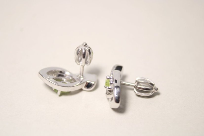 Strieborné náušnice s olivínmi a zirkónmi, rhodium, šrúbovačky, 3,33 g, 925/1000