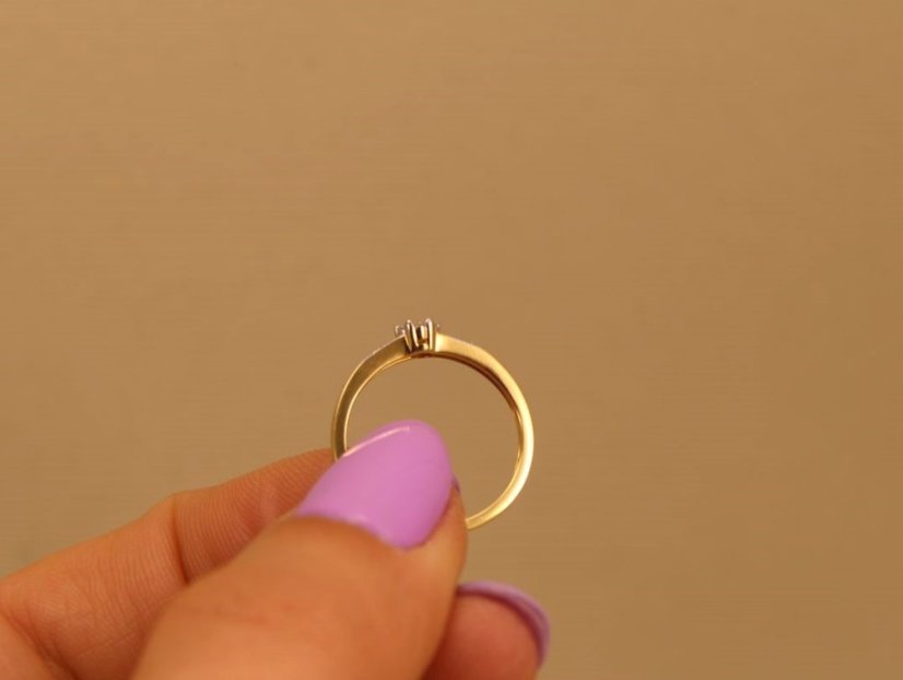 Prsteň - diamanty/centrálny briliant 0,08 ct/0,03 ct -  kombinované zlato - 14 karátov