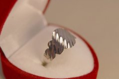 Zlatý prsteň s gravírom vzorovaný, biele zlato, veľkosť 51, 1,15 g, 14 karátov 585/1000