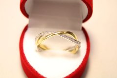 Kombinovaný strieborný prsteň prelínajúce sa línie, číre zirkóny, veľkosť 59, 2,61g, 925/1000