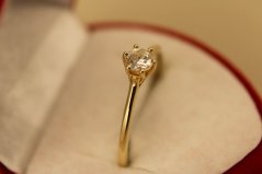 Zlatý prsteň, žlté zlato, diamant 0,26ct H, SI2, veľkosť 56, 1,19g 14k 585/1000