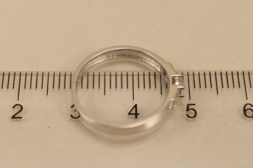 Zlatý prsteň, biele zlato, číre zirkóny, veľkosť 50, 1,23g 14k 585/1000