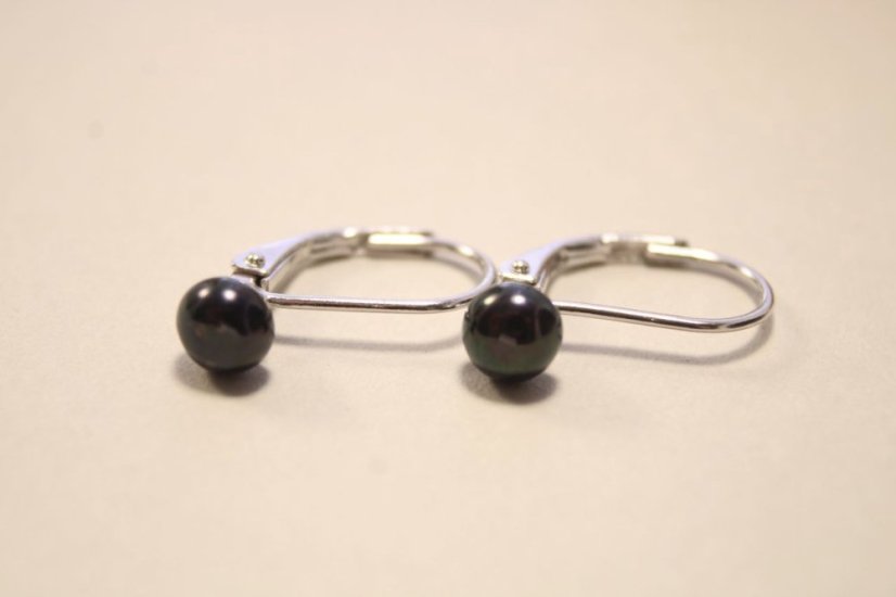 Strieborné náušnice s fialovou perlou, klasické zapínanie, rhodium, 1,05 g, 925/1000