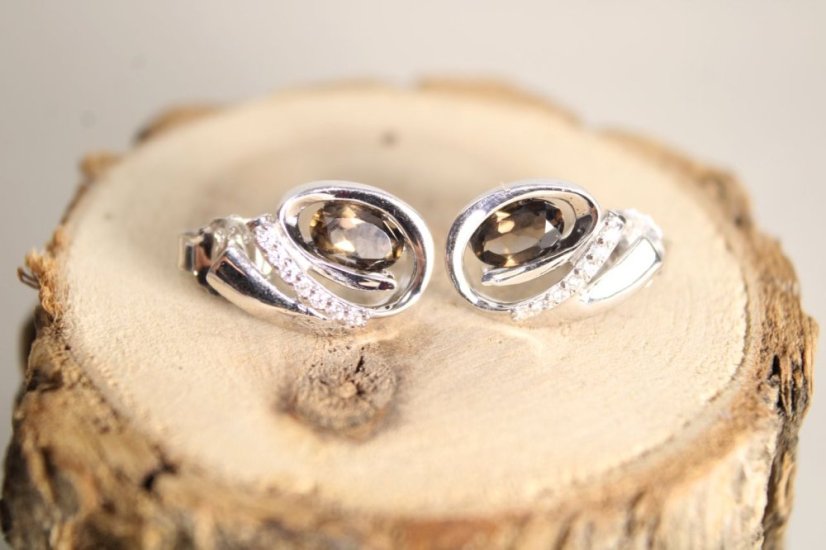 Strieborné náušnice s hnedo-šedým kremeňom a čírymi zirkónmi, rhodium, napichovačky, 2,38 g, 925/1000