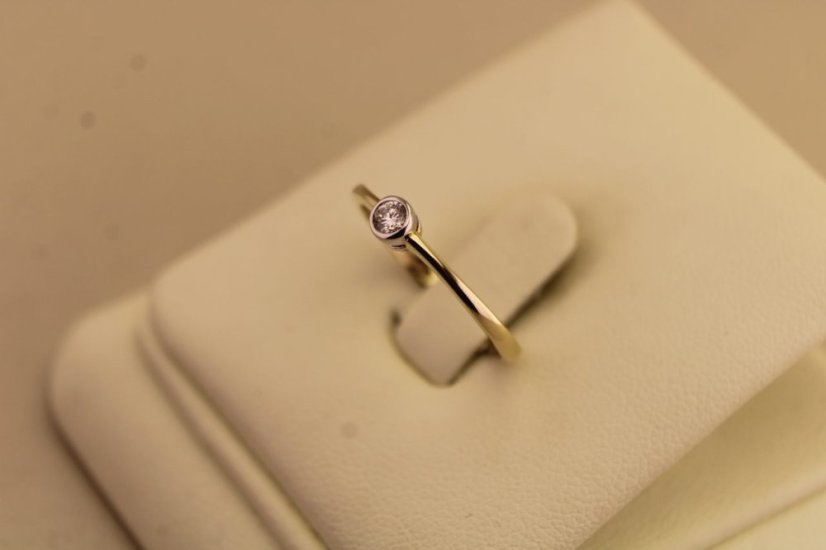 Prsteň brilianty- biely diamant- H/Si- kombinované zlato- 14 karátov