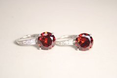 Strieborné náušnice s červeným zirkónom, rhodium, klasické zapínanie, 3,74 g, 925/1000
