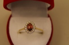 Prsteň- český granát- zirkóny- žlté zlato- 14 karátov