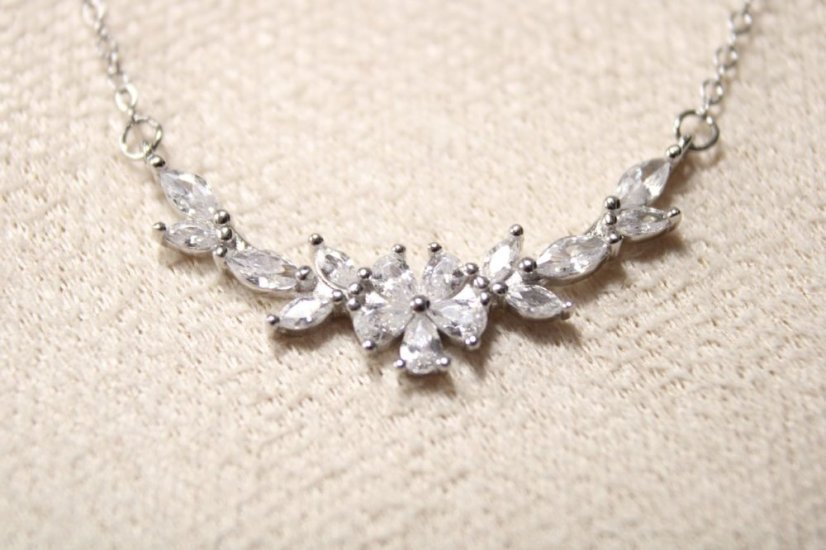 Strieborný náhrdelník so zirkónmi, rhodium, 43-48 cm, 2,58 g, 925/1000