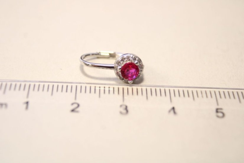 Strieborné rhódiované náušnice so sýtoružovým kameňom, číre zirkóny, klasické zapínanie, 1,69g, 925/1000