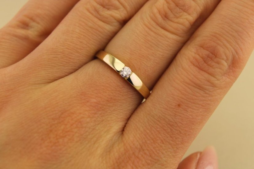 Prsteň- briliant- H/Si2- žlté zlato- 14 karátov