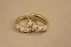 Náušnice- kruhy- biely opál- zacvakávacie- pozlátené striebro