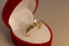 Prsteň-číre zirkóny-žlté zlato-14 karátov