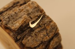 Náušnica-nike-ĽAVÁ-šrúbka-žlté zlato-14 karátov
