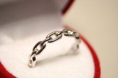 Prsteň- tvar spojenej reťaze- rhódiované striebro