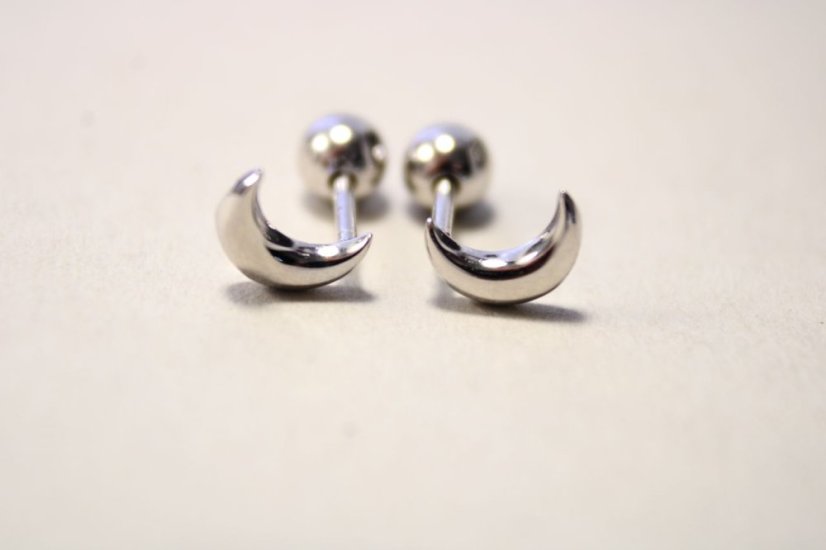 Minimalistické strieborné náušnice mesiačiky, šrúbky, rhódium, 1,13g, 925/1000
