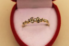 Prsteň- čierne diamanty- žlté zlato- 14 karátov