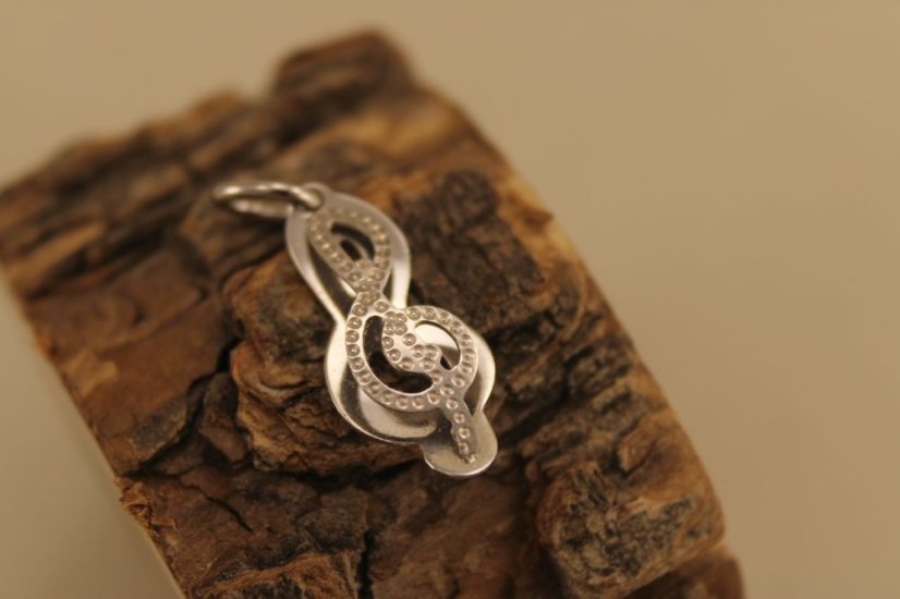 Prívesok- husľový kľúč- gravírovaný- biele zlato-14K