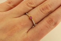 Prsteň- diamanty- rubín- viacfarebné zlato- 14 karátov