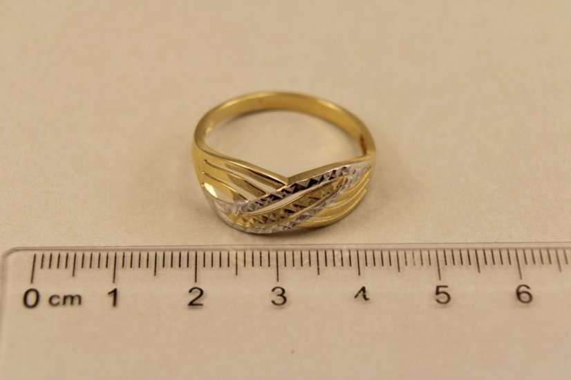 Prsteň- ozdobný gravír- viacfarebné zlato- 14 karátov
