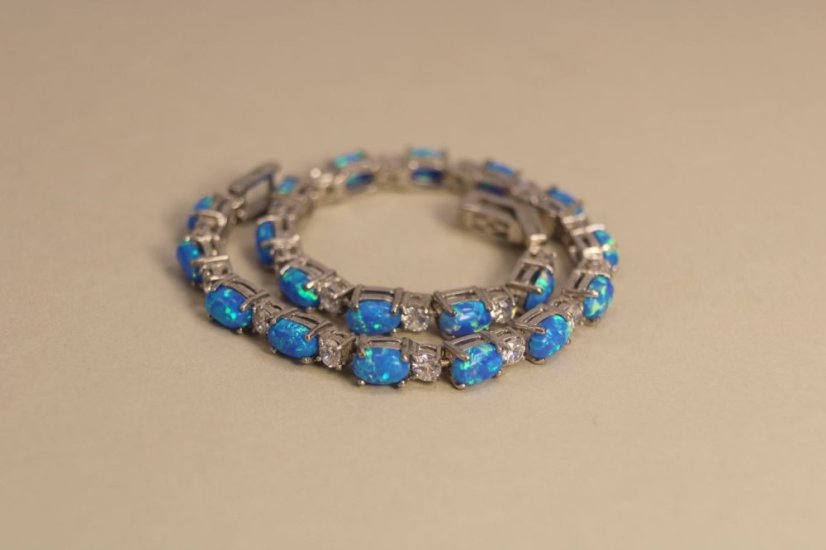 Náramok-modrý opál-číre zirkóny-rhodium-striebro