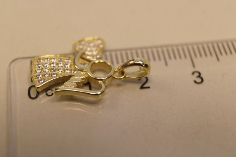 Pozlátený strieborný prívesok Anjel so srdiečkom, číre zirkóny, 1,39, 925/1000 - Materiál: Pozlátené striebro, Druh kameňa: ZIRKÓN, Farba kameňa: Číry, Váha (g): 1,39, Rýdzosť: STRIEBRO 925/1000