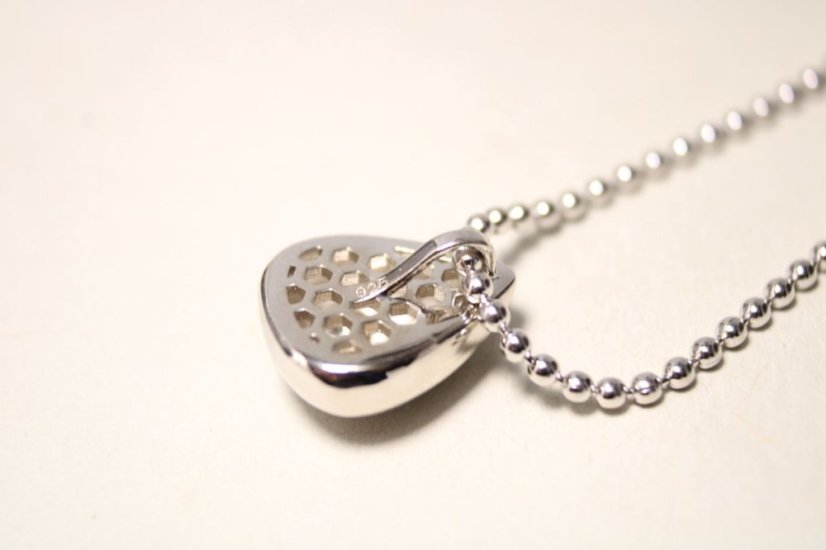 Retiazka- prívesok v tvare kvapky- číry zirkón- rhódiované striebro