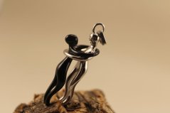 Prívesok- zamilované objatie- chirurgická oceľ