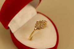 Zlatý prsteň, žlté zlato, hnedé zirkóny vsadené do tvaru kosoštvorca, veľkosť 58, 1,84g 14k 585/1000