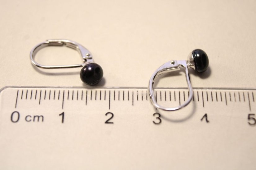 Strieborné náušnice s fialovou perlou, klasické zapínanie, rhodium, 1,05 g, 925/1000