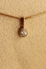 Celebritka s príveskom- slzička- číry zirkón- rúžové zlato-14 karátov