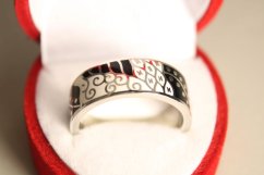 Prsteň-čierny-biely-smalt-rhodium-striebro