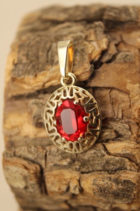 Prívesok- grécky vzor- červený zirkón- pozlátené striebro