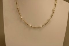 Celebritka - biele perličky - pancier - žlté zlato - 14K