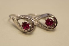 Náušnice-tvar slzy-biele zlato-patent-zirkóny-14 karátov