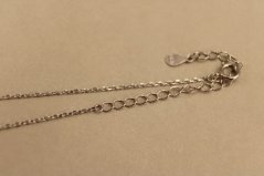 Retiazka- celebritka- písmeno B- zirkóny- rhódiované striebro