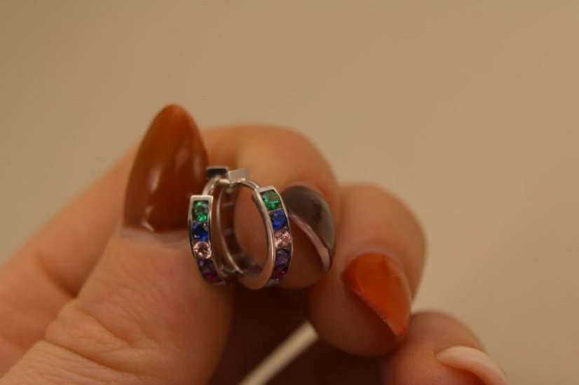 Náušnice- kruhy- farebné zirkóny- zacvakávacie- biele zlato- 14K