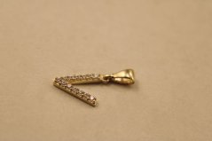 Prívesok- písmeno V- číre zirkóny- žlté zlato- 14K