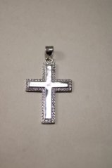 Rhódiovaný strieborný prívesok krížik s čírymi zirkónmi, 2,23g, 925/1000