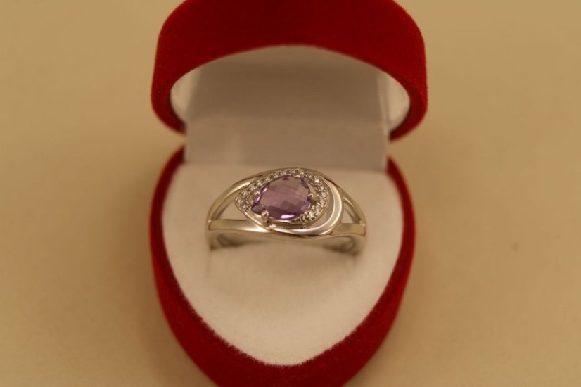 Prsteň - fialový Ametyst - číre zirkóny - rhodium - striebro