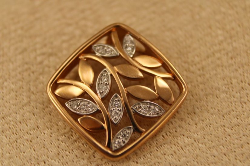 Diamantový prívesok-ružové zlato-diamanty 0,075 ct-H/Si-14 karátov