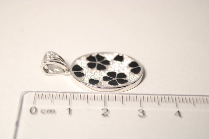 Strieborný prívesok ovál s kvetmi , čierny smalt a číre zirkóny, rhodium, 4,57 g, 925/1000