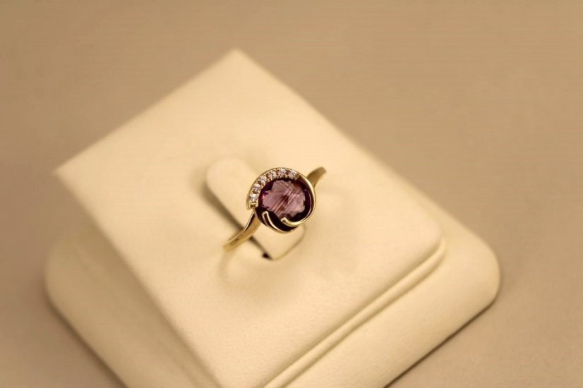 Prsteň - fialový Ametyst - číre zirkóny - žlté zlato - 14K